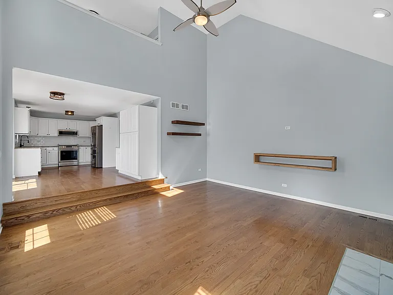 310 Cornwall Cir — Photo 5