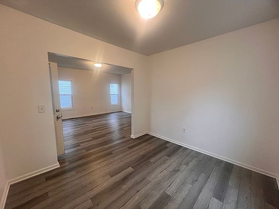 4th image of 463 Emerald Ave NE