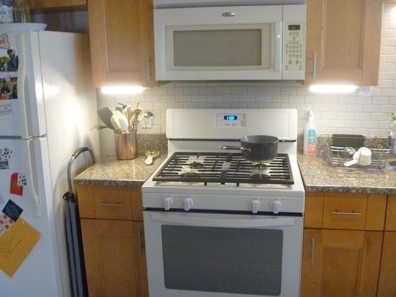 5th image of 3408 Stuart Ave #B