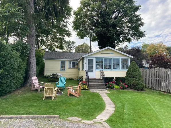 1568 Van Buren St, Olcott, NY 14126