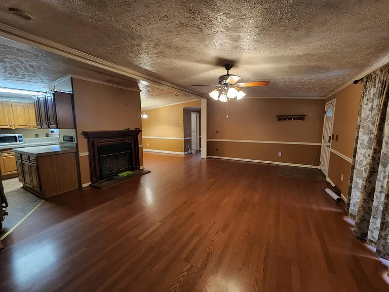 6932 Wade Dr — Photo 3