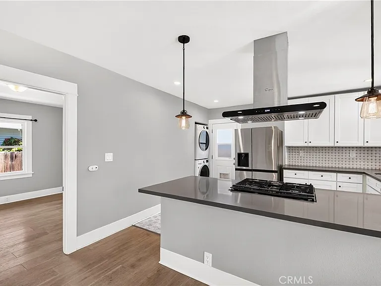 800 Temple Ave — Photo 11