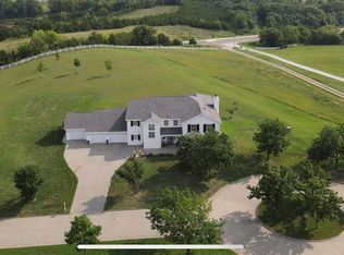 702 Stone Ridge Dr, Junction City, KS 66441