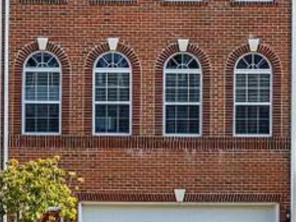 9099 Belo Gate Dr, Manassas Park, VA 20111