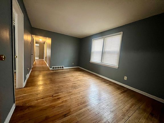 3rd image of 469 Broadway Ave