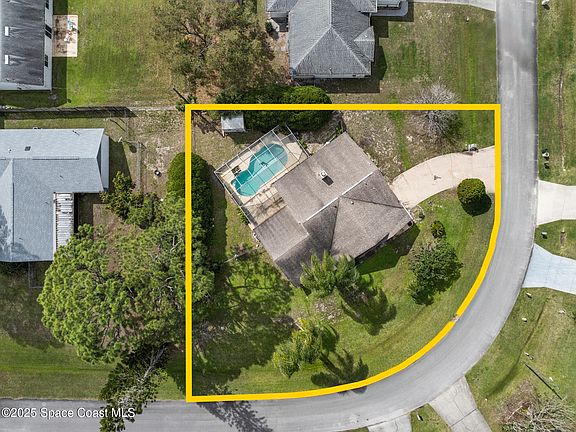 2nd image of 798 Parsons Cir SE