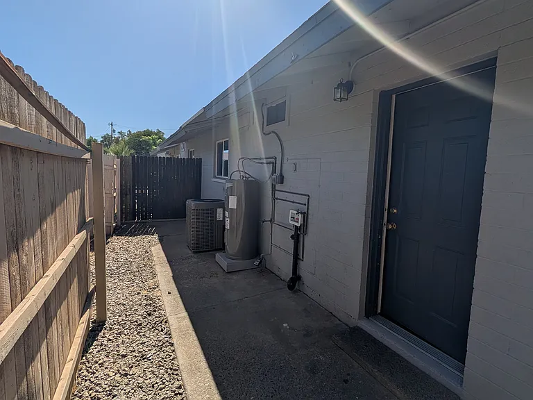 6728 N 62nd Ave #4 — Photo 7