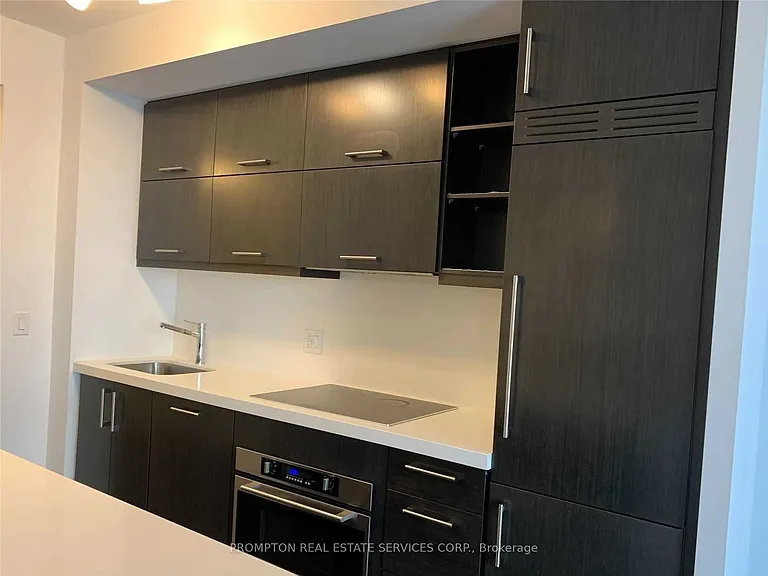 1080 Bay St #1111 — Photo 8