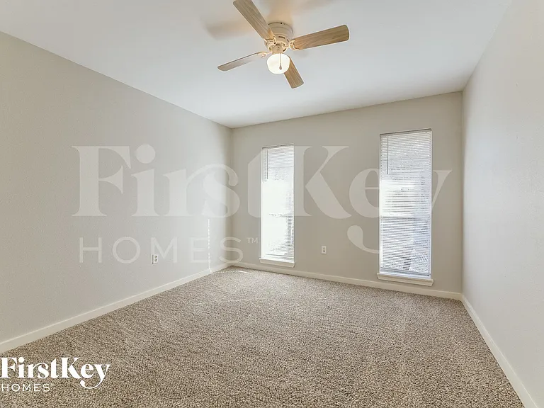 214 Oakwood Dr — Photo 9