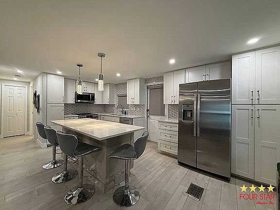 5th image of 421 Costa Rica Dr