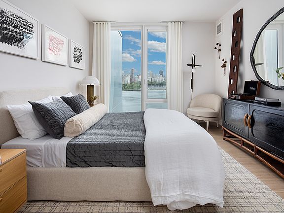 3rd image of 30-77 Vernon Blvd #Penthouse 716w