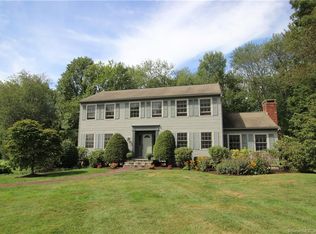 5 Flintlock Dr, Danbury, CT 06811