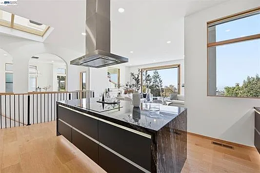 1024 Grizzly Peak Blvd — Photo 3