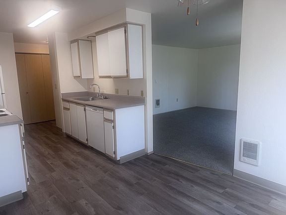 3rd image of 2467 Queen Ave SE #339-05