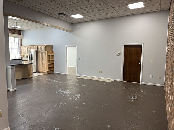 4th image of 20 W 5th St Suite 209