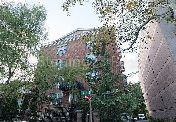 5th image of 2566 12th St #5