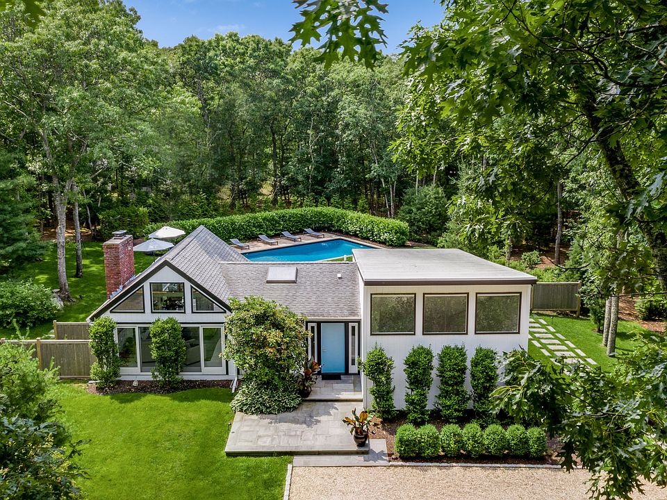 1st image of 7 Shorewood Dr