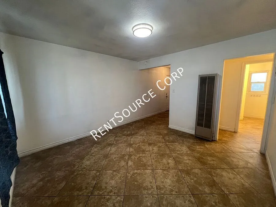 2 Bedroom Duplex for Rent in Barstow, San Bernardino County — Photo 2