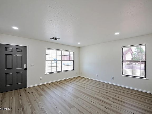 4th image of 3107 W POLLACK Street