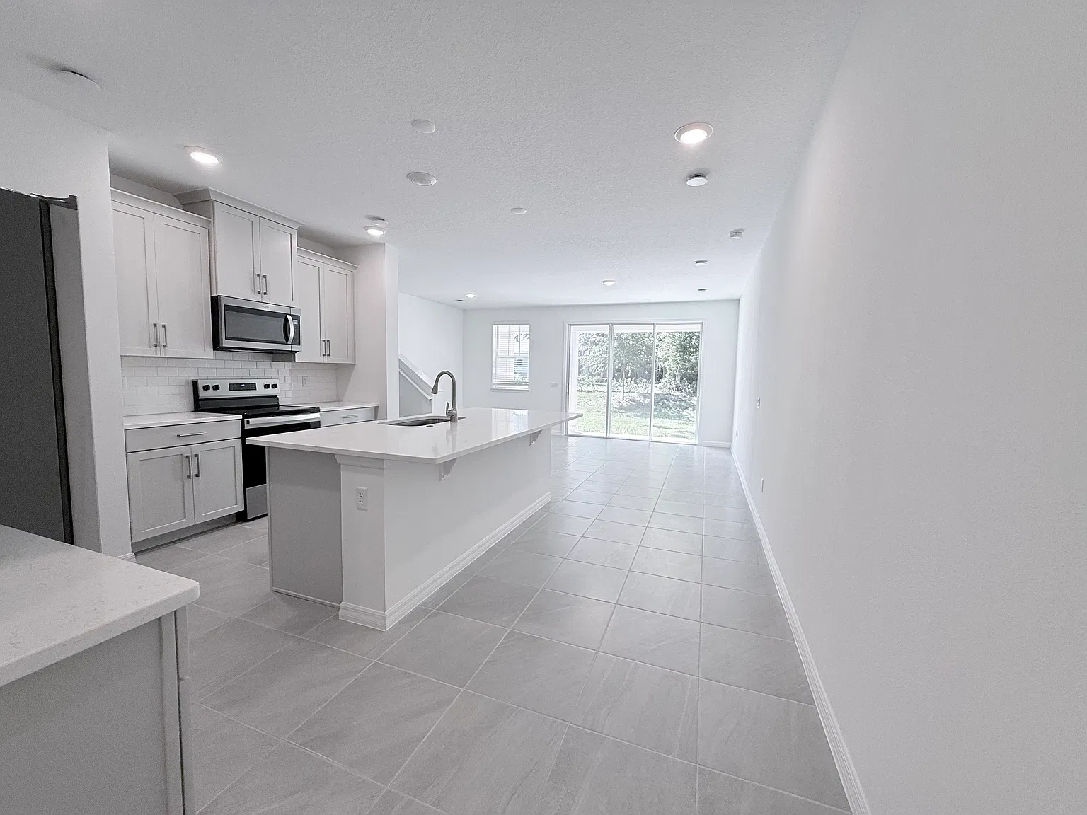 3 bed, 1635 sqft, $2,700 — Photo 2