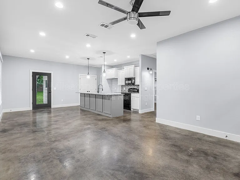 604 W Star St — Photo 3