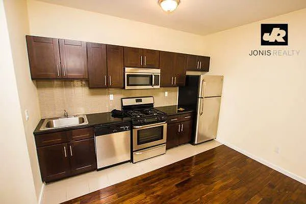 Rented by Jonis Realty | media 30