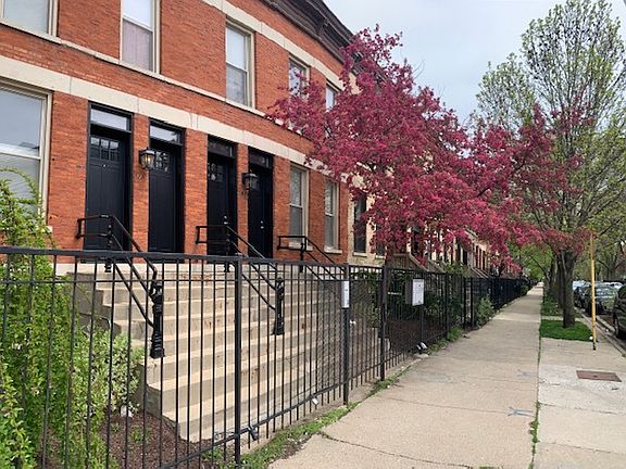 3rd image of 1959 N Wilmot Ave #2