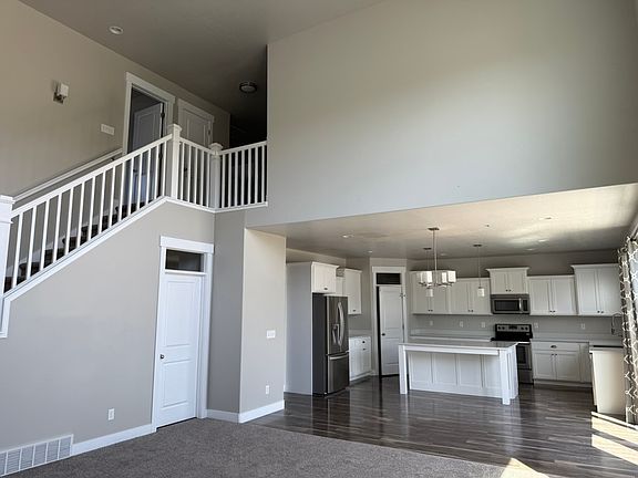 5th image of 933 W Mountain Peak Dr