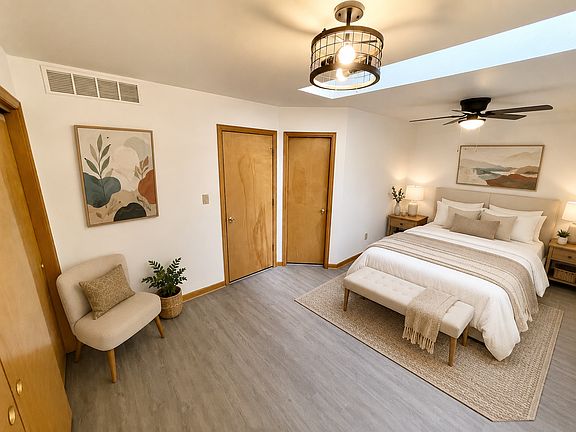 Upper level bedroom w/ attached bath