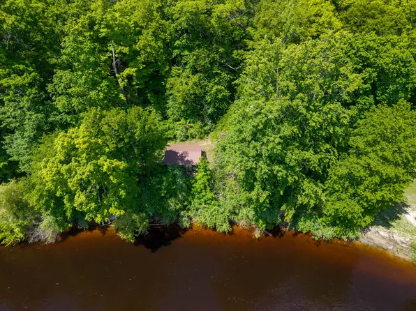 866 W 90th St, Newaygo, MI 49337