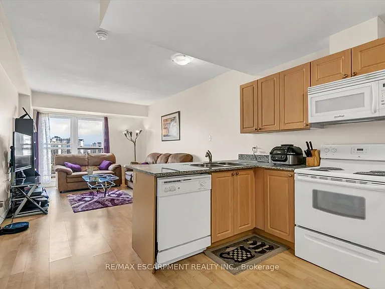 135 James St S #1503 — Photo 7