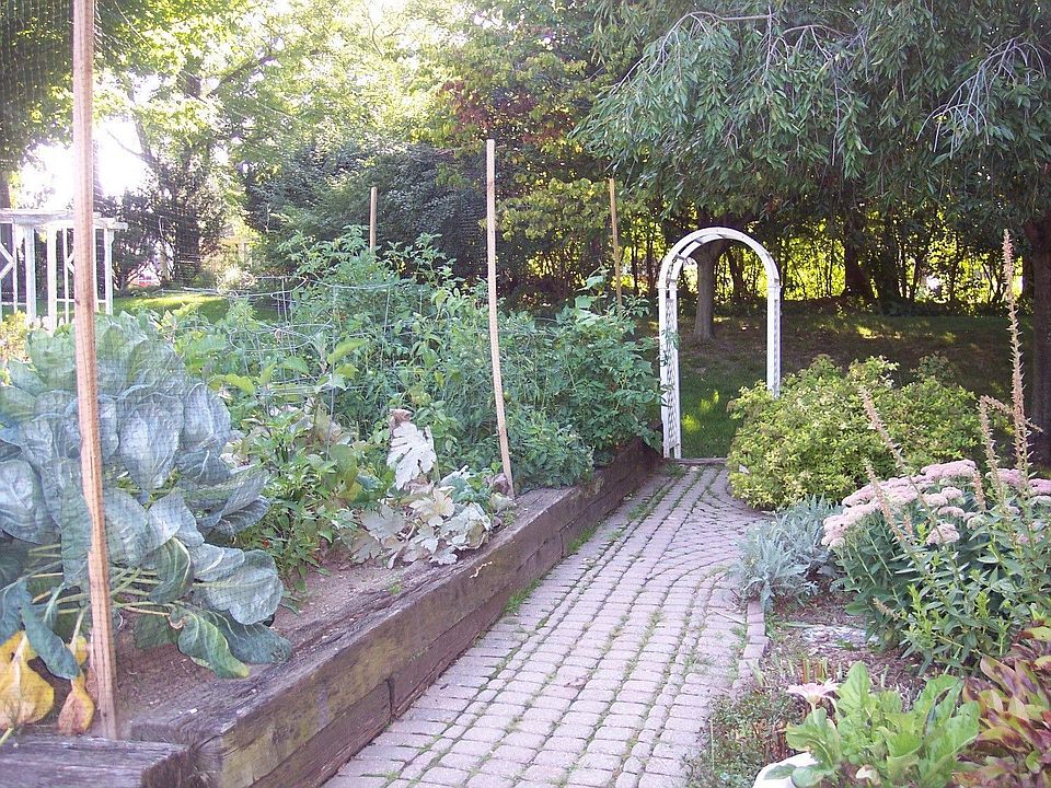 2nd image of 1285 Sandy Ridge Dr