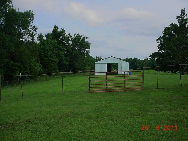 gate going to bk yard and to barn