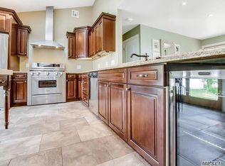 12 Woodbury Rd, Farmingville, NY 11738