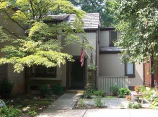 1620 Park Overlook Dr, Reston, VA 20190