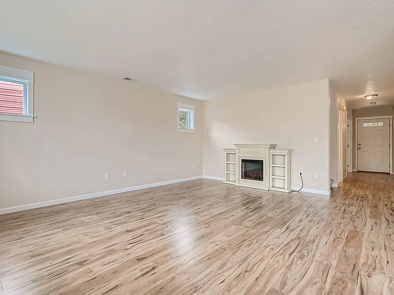 945 NW Joy Ave — Photo 7