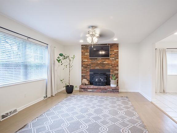 5th image of 3309 Rainbow Terrace Dr
