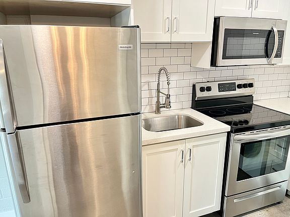5th image of 2621 E Campbell Ave #3