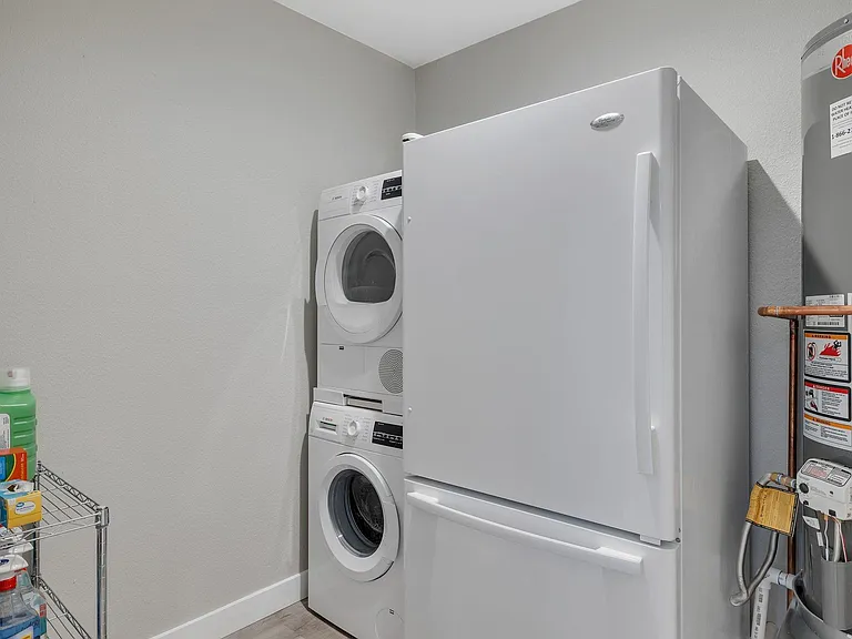 Laundry & 2nd Fridge/freezer