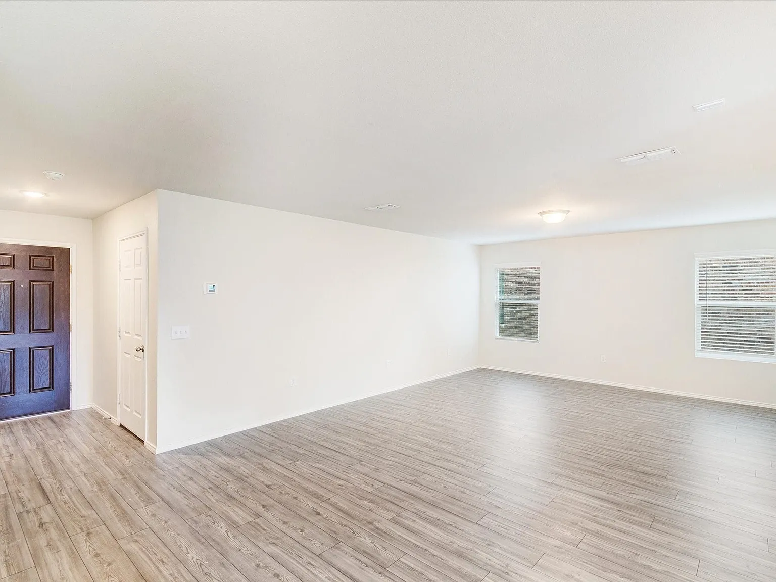 4 bed, 3.0 bath, 2032 sqft, $2,200 — Photo 3
