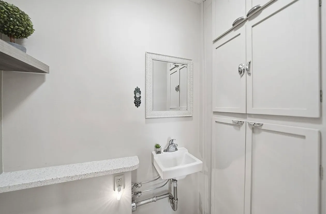 3 bed, 1365 sqft, $2,000 — Photo 3