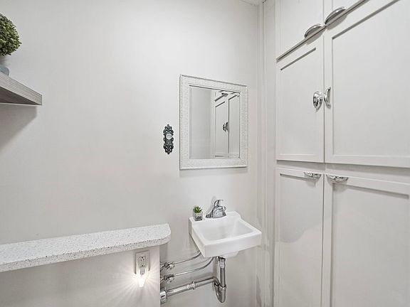 3rd image of 524 N 22nd St