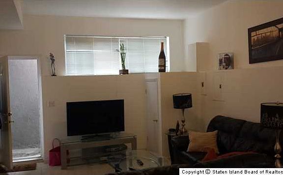 2nd image of 16 Cranberry Ct