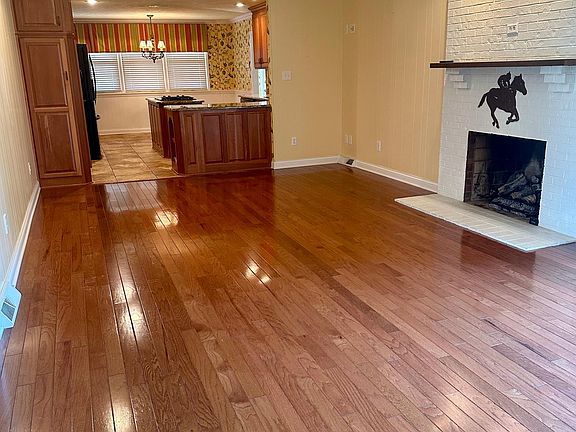 5th image of 1523 College Dr