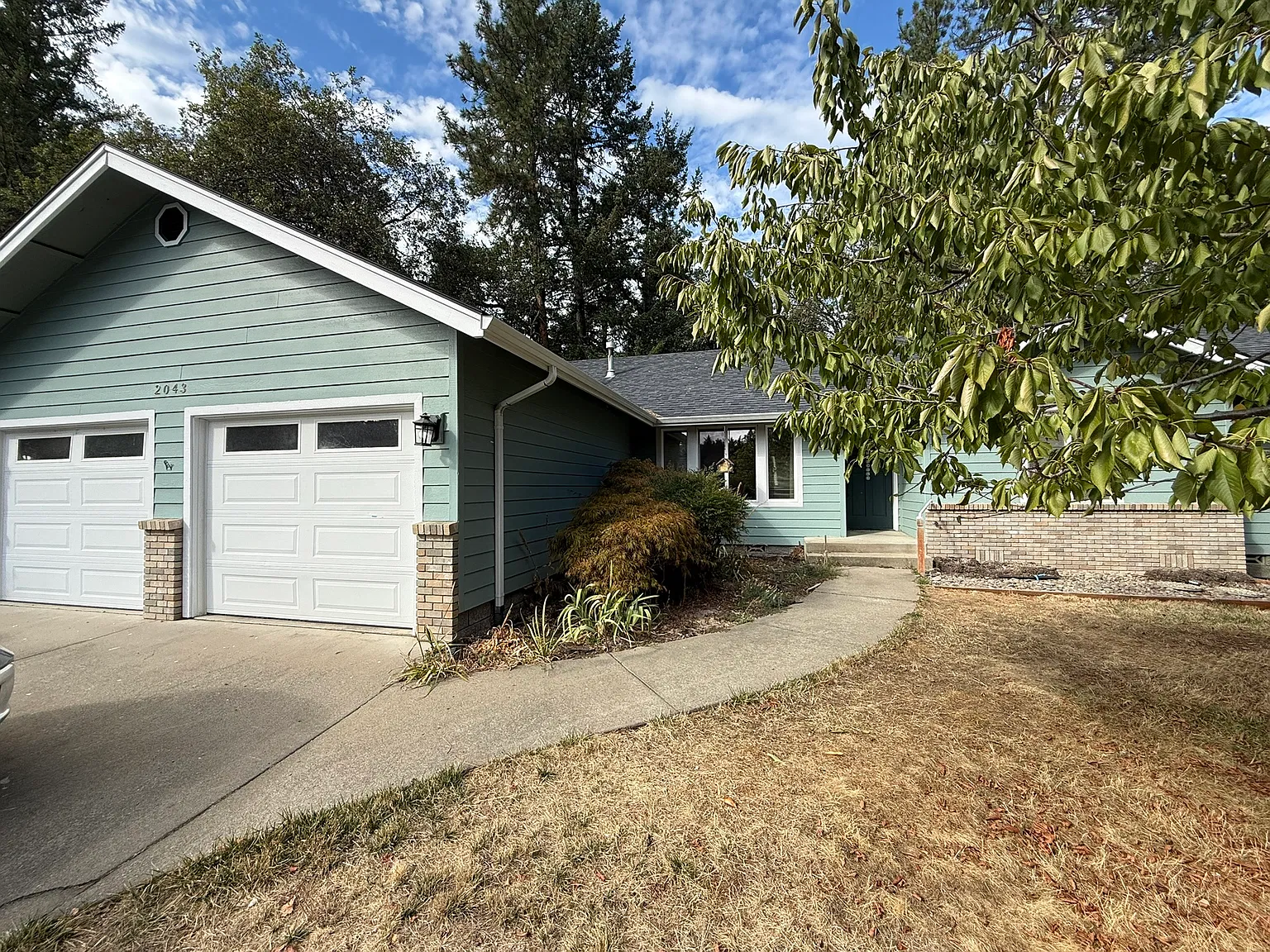 4 bed, 2.5 bath, 2007 sqft, $2,450 — Photo 1
