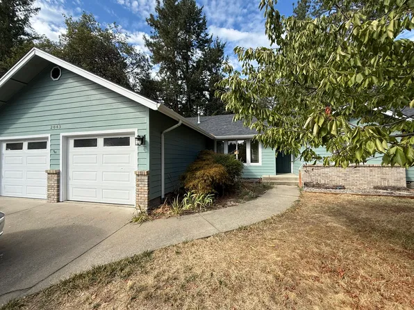 2043 NW Sarum Cir, Grants Pass, OR 97526