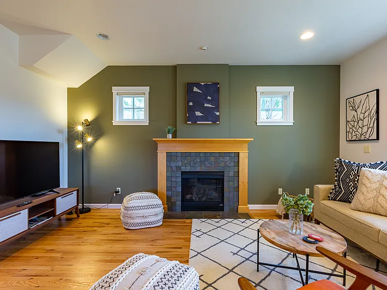 1378 NW Mount Washington Dr — Photo 5
