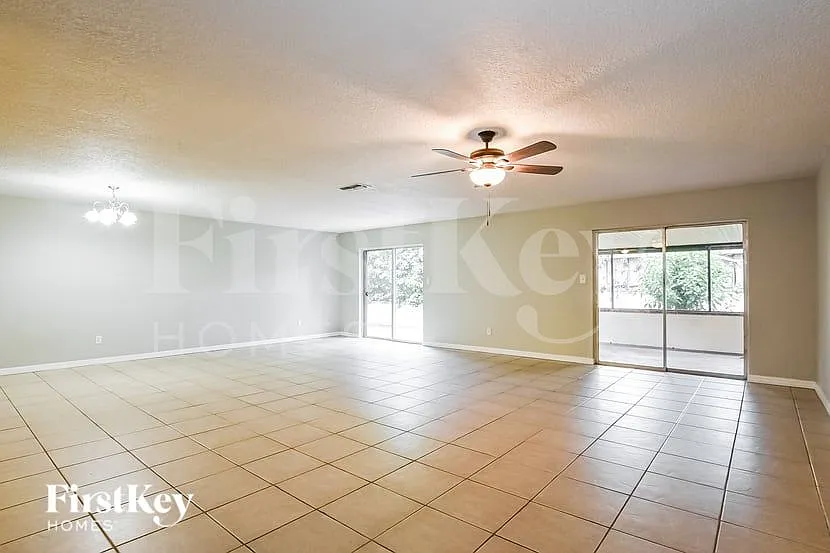 3 bed, 2.0 bath, 1873 sqft, $2,635 — Photo 4