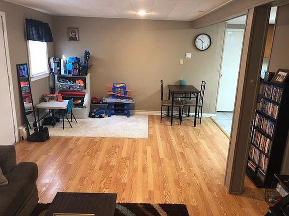 3rd image of 318 1/2 N Broadway APT A