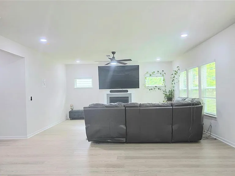 327 Valley Oak Dr — Photo 9
